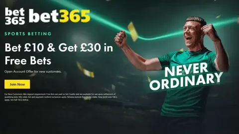 警灯闪烁，守岁平安万家灯火